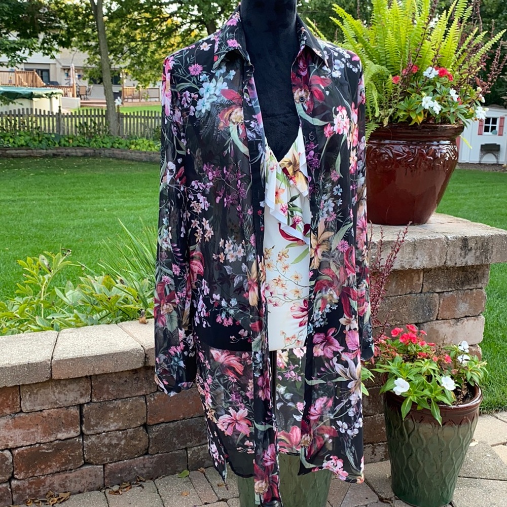 Carmen Marc Valvo swim coverup. Sheer shirt style with buttons